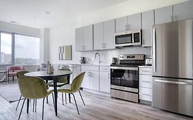 City Luxury King Suite W Coffee Station
